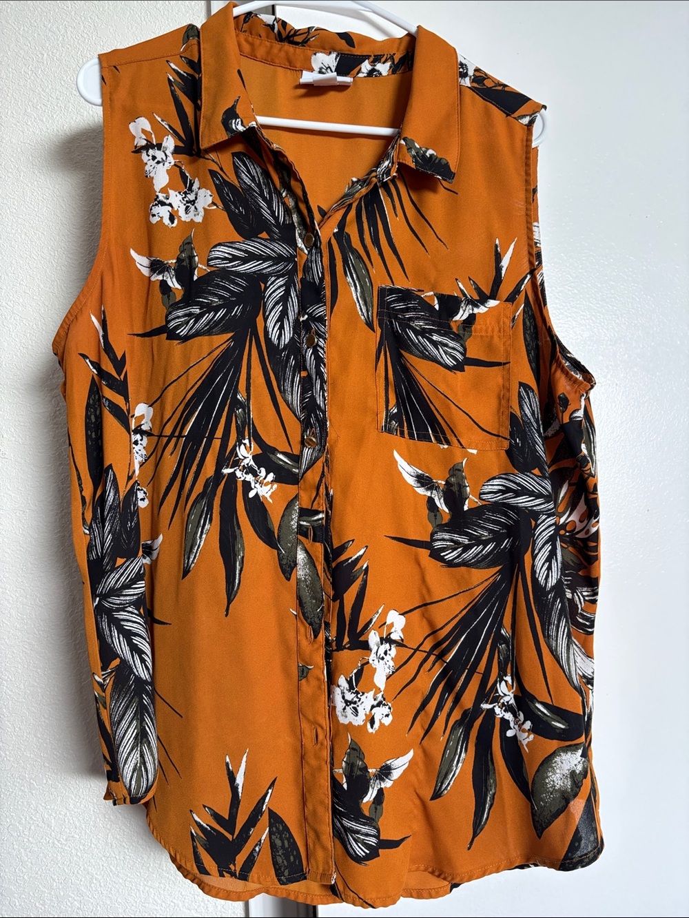 Liz Claiborne Orange Floral Sleeveless Button-Front Blouse